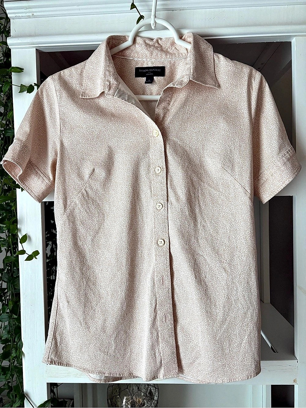 Banana Republic Non-Iron Short Sleeve Button Down Shirt Pink & White Small